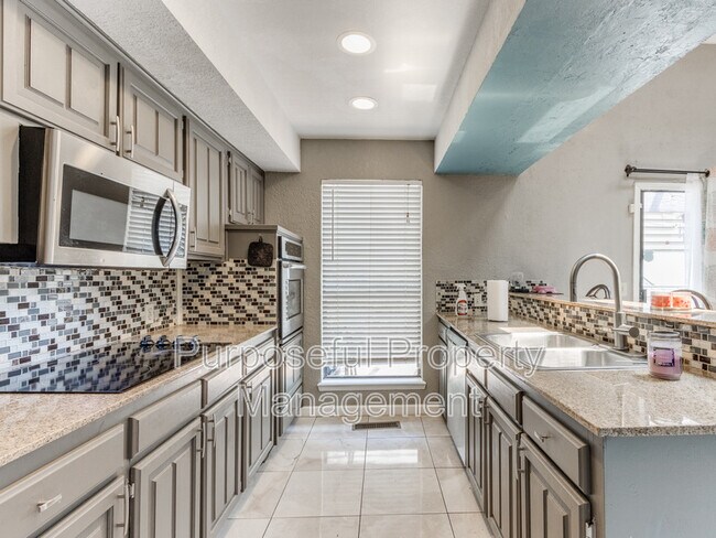 Building Photo - 5911 Fox Run Way