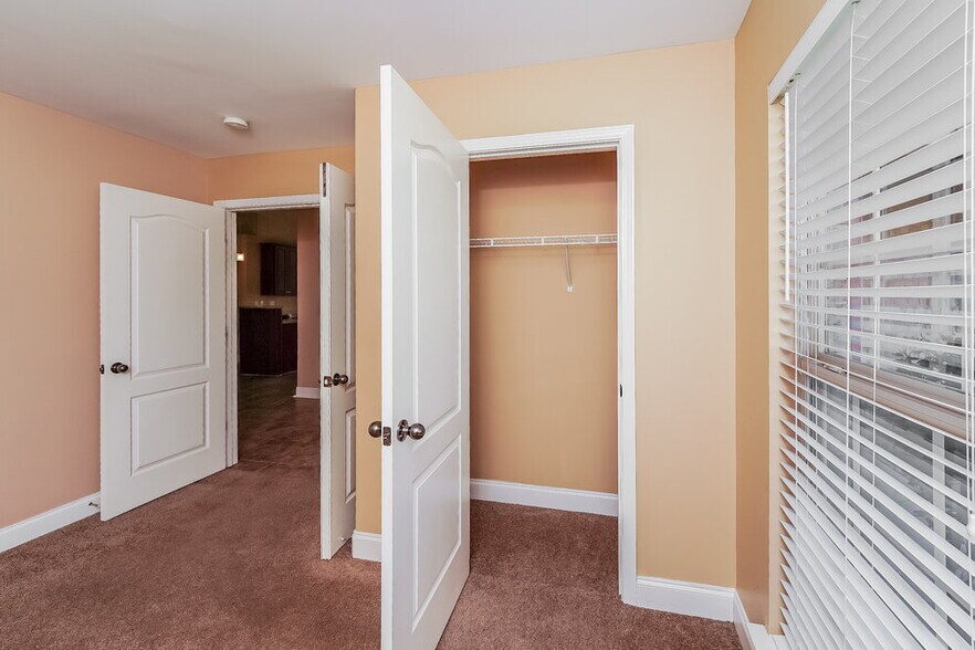 Building Photo - 4056 Cambridge Dr