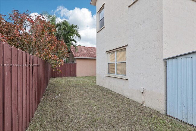 Building Photo - 14804 SW 155th Pl