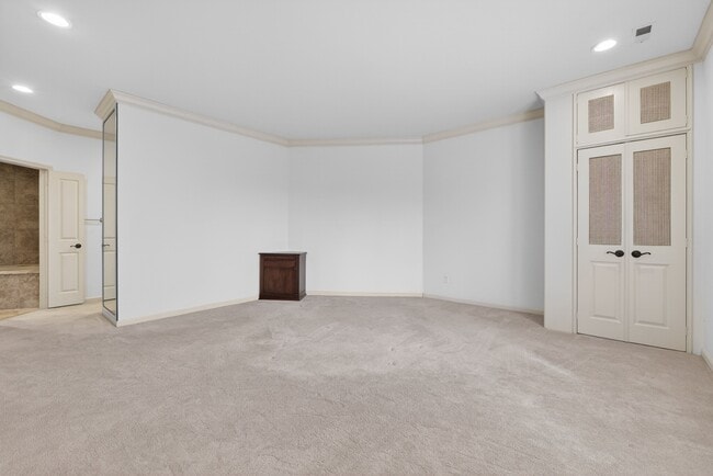 Building Photo - 155 N Hanley Rd