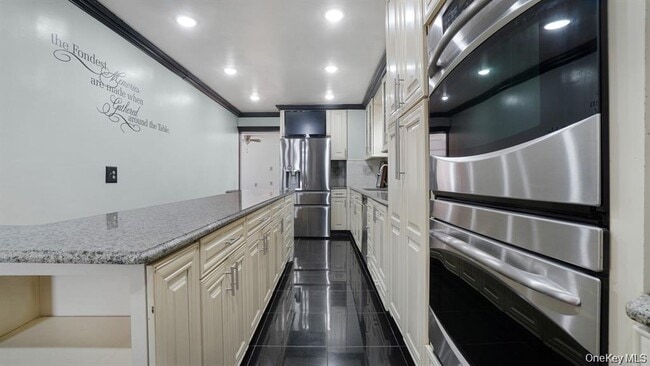 Building Photo - 107-43 Inwood St