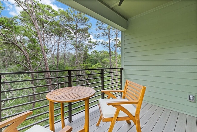 Building Photo - 68 Sarah St