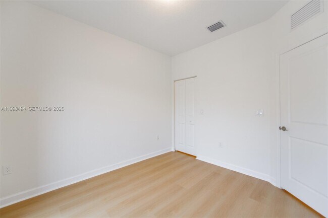 Building Photo - 640 NE 207th St