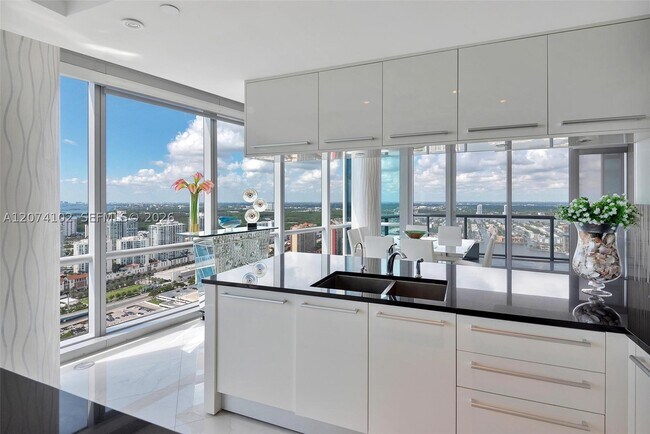 Building Photo - 17121 Collins Ave