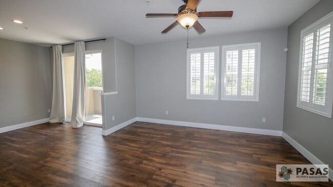Building Photo - Modern Corner-Unit Condo with tandem 2-Car Garage in Central San Diego