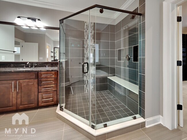 Building Photo - 2995 Manorview Ln