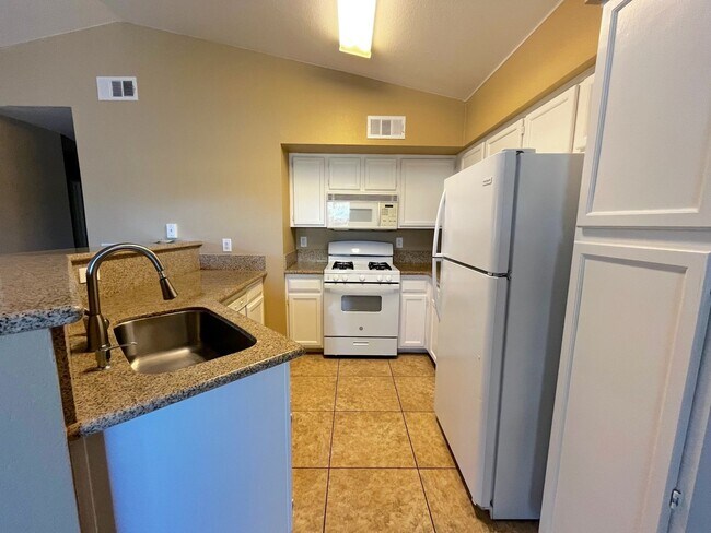 Building Photo - A beautifully Maintained 2-bedroom, 2-bath...