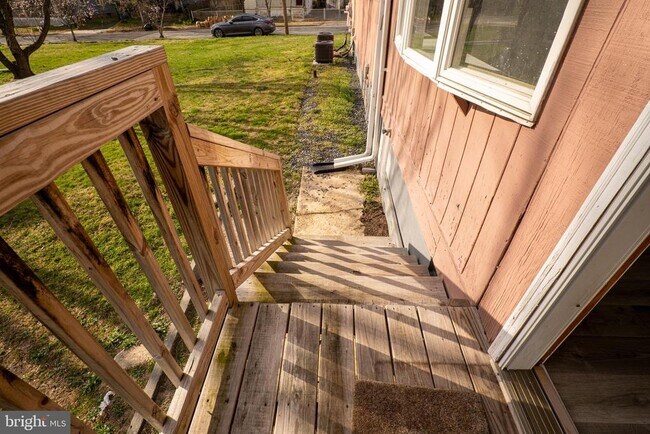 Building Photo - 241 Victoria St