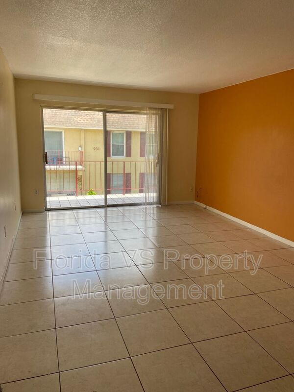Building Photo - 925 W Oak Ridge Rd