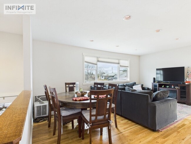 Building Photo - Great Four Bedroom!