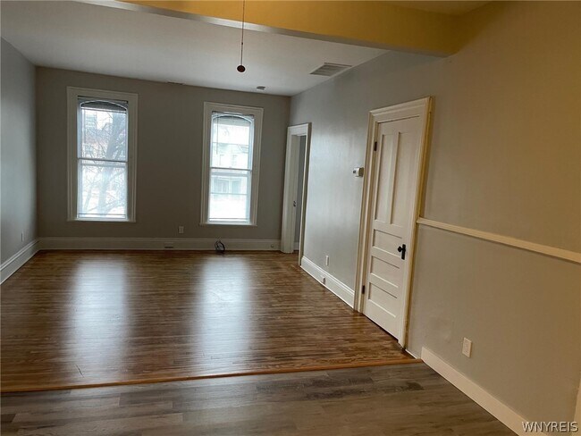 Building Photo - 370 Virginia St