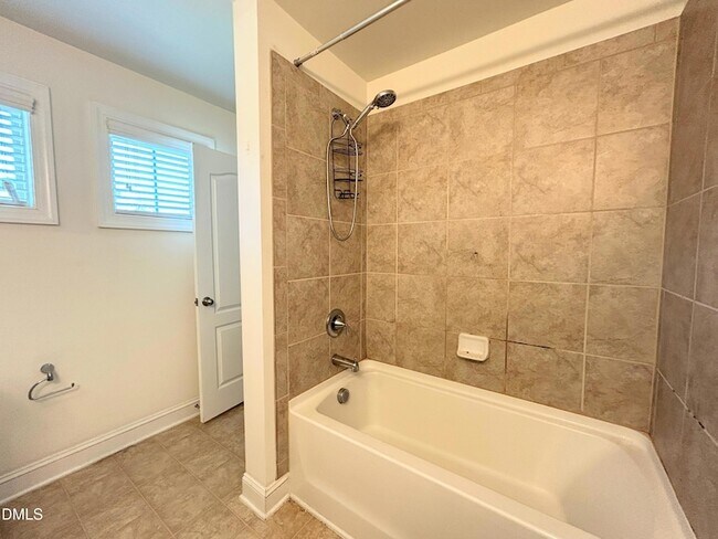 Building Photo - 735 Lampwick Ln