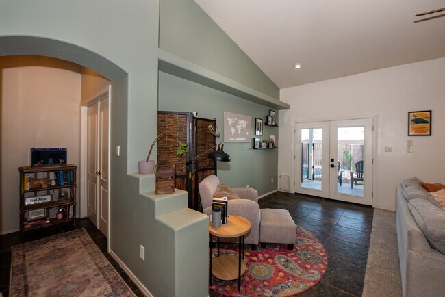 Building Photo - Spacious 3-Bedroom Oasis with Pool in Yuma...