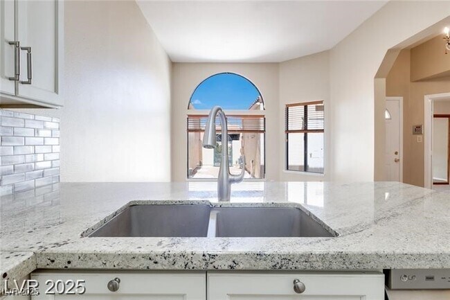 Building Photo - 2723 Seabridge Dr