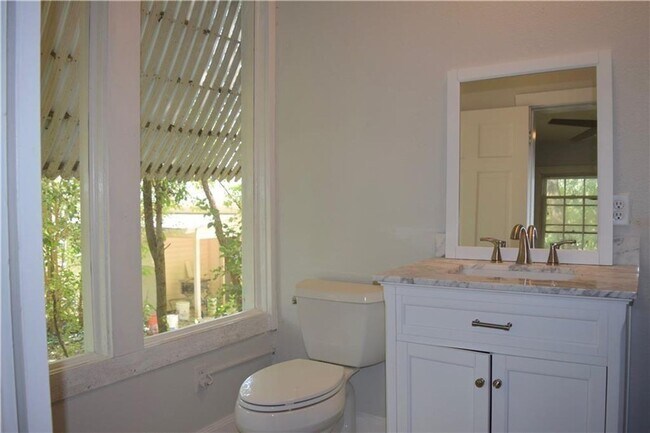 Building Photo - 1101 W 22nd St