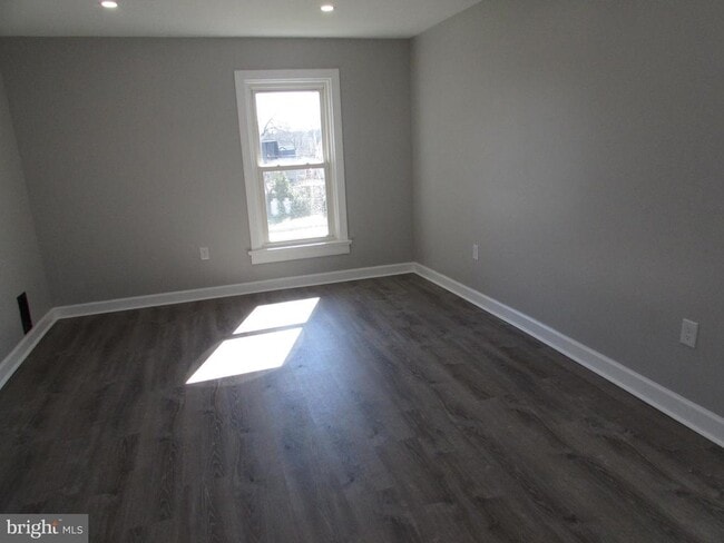 Building Photo - 8700 Maple Ave