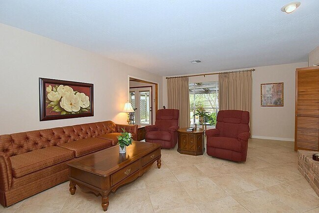 Building Photo - 1126 Western Springs Dr