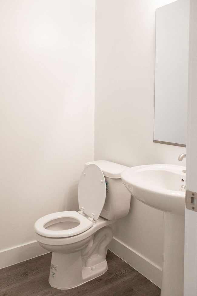 Building Photo - Spacious 4-Bed Home in Sage Canyon - Small Pet Friendly