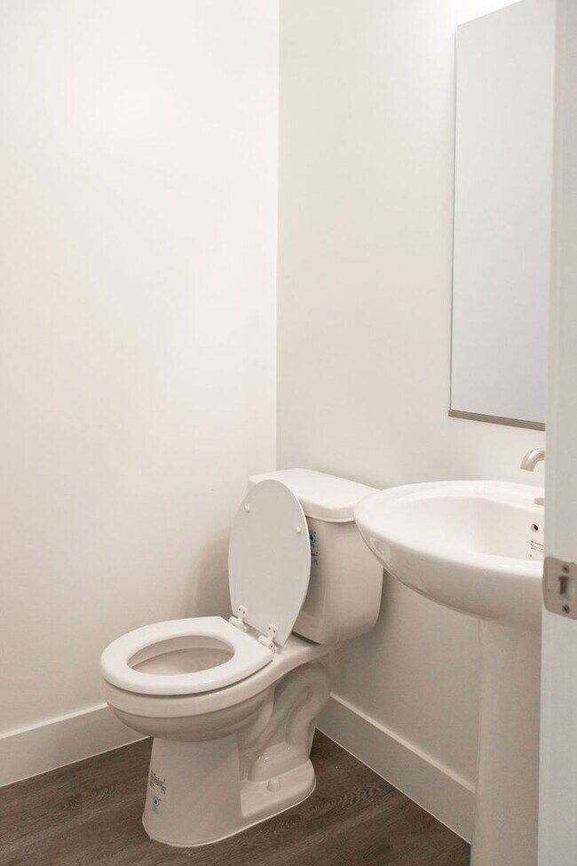 Building Photo - Spacious 4-Bed Home in Sage Canyon