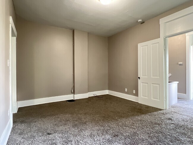 Building Photo - 651 Caledonia Pl