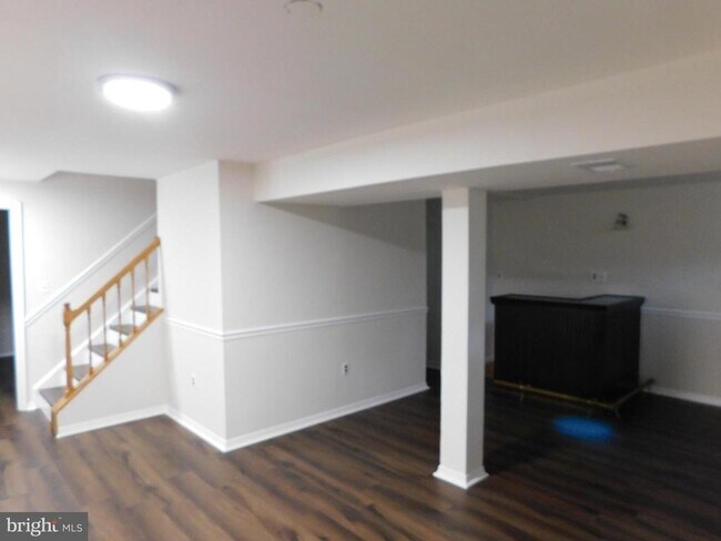 Building Photo - 916 Pointer Ridge Dr