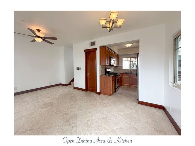 Building Photo - Pet friendly three-story townhouse-style c...