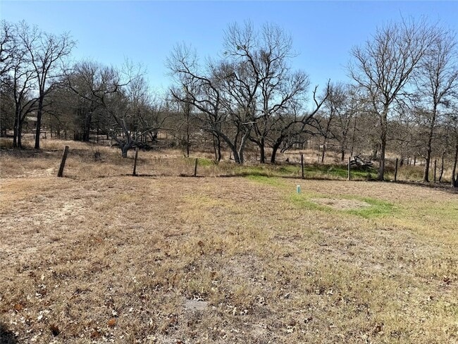 Building Photo - 107 Shady Oaks Dr