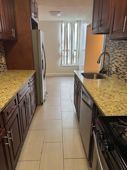 Building Photo - 16 Shrewsbury Green Dr