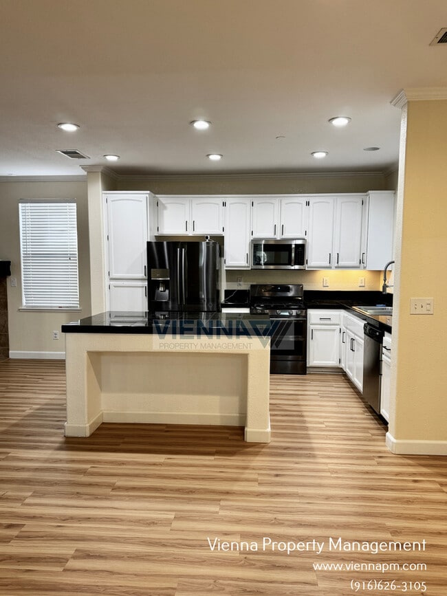 Building Photo - 829 Courtyards Loop