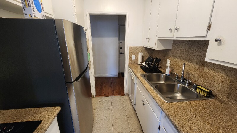 Building Photo - 310 S Almont Dr