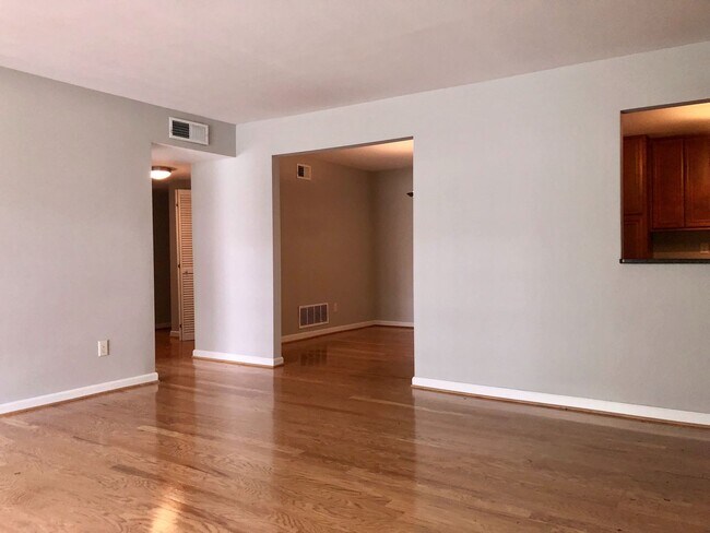 Building Photo - Very Spacious 2bd/2ba Condo in Brookhaven ...