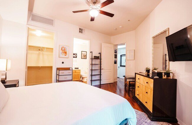 Building Photo - 38 E Serene Ave