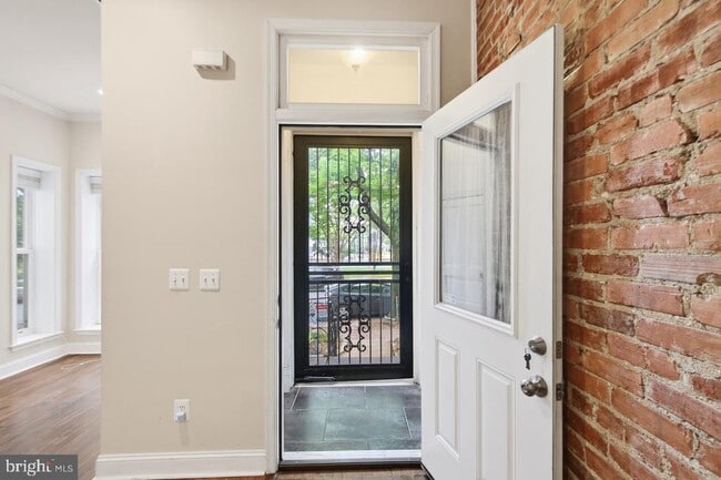 Building Photo - 620 9th St NE