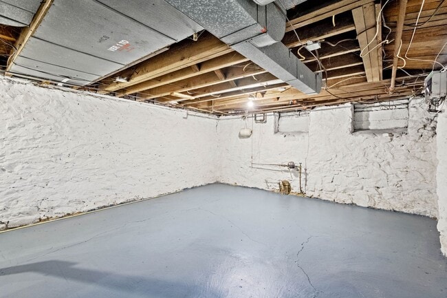 Building Photo - Amazing 3 bedroom home in Mt. Washington available June 1st!