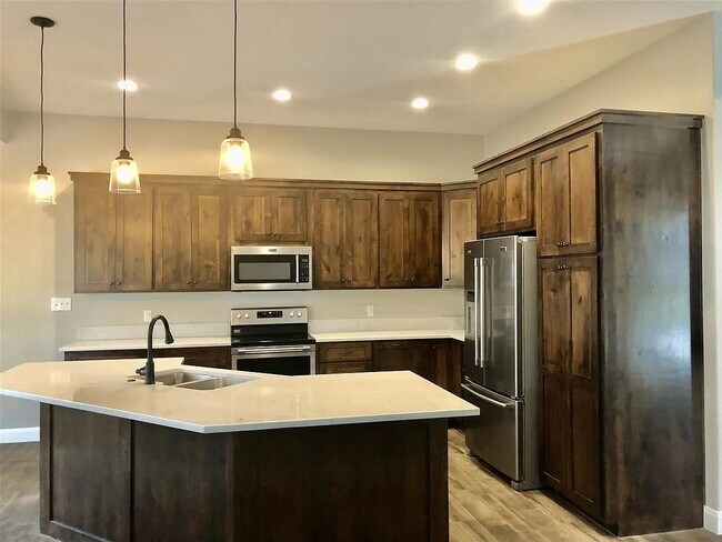 Building Photo - 120 Dove Ln