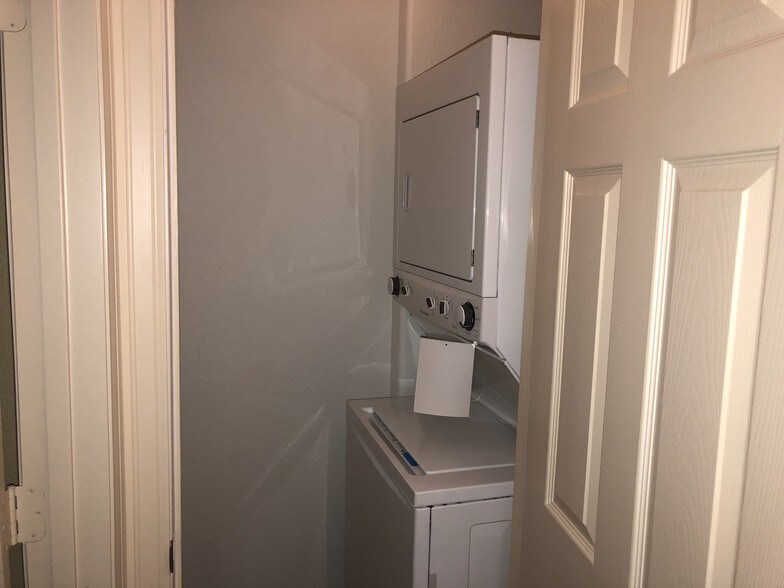 Laundry area - 4711 Averill St