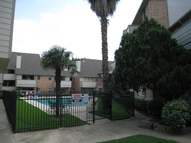 Building Photo - 2500 Burleson Rd