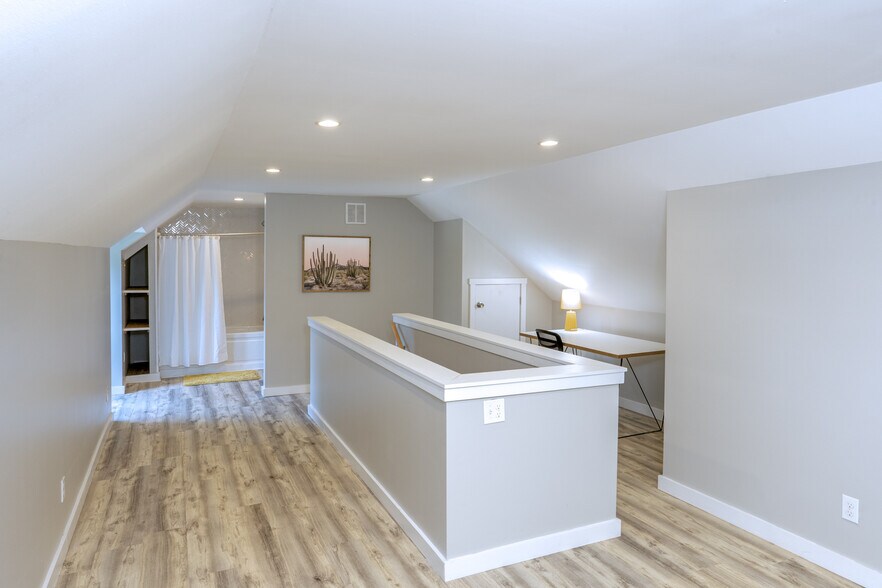 Building Photo - 2801 Alhambra Cir