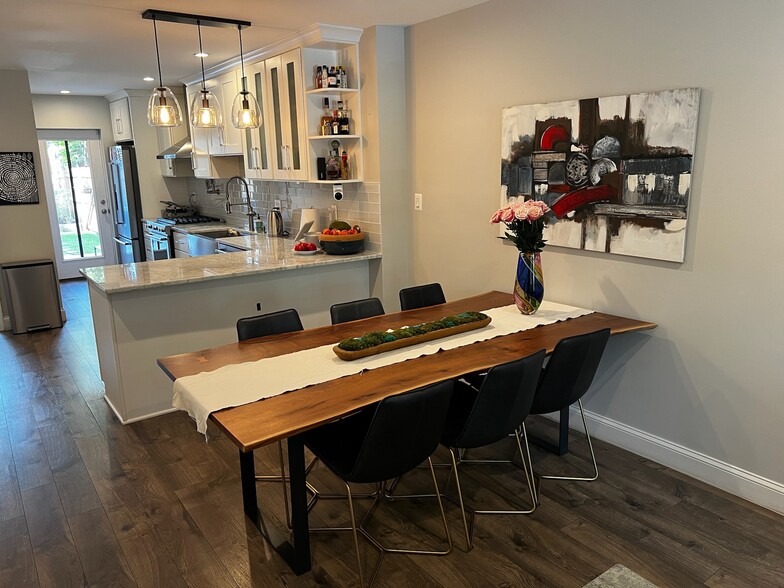 Dining Room/Kitchen - 435 Ridge St NW