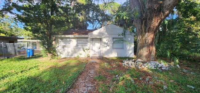 Building Photo - 2/1 St Pete Single Family Home !/ Move in before 5/1 get JUNE RENT FREE !!
