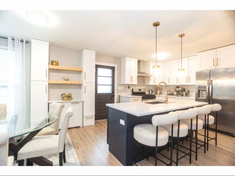 Building Photo - 726 Lawler Ave