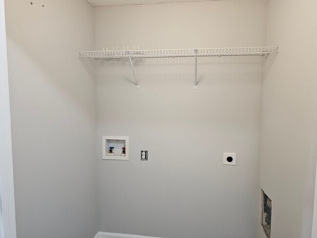 Building Photo - Move In special! 1/2 off the first Months rent!! 2 Bedrooms, 2.5 Baths Townhouse located in a Qui...