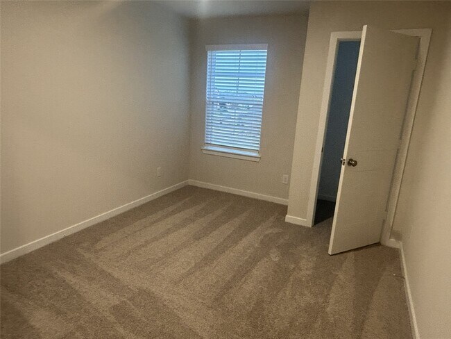 Building Photo - 32935 Turning Springs Dr