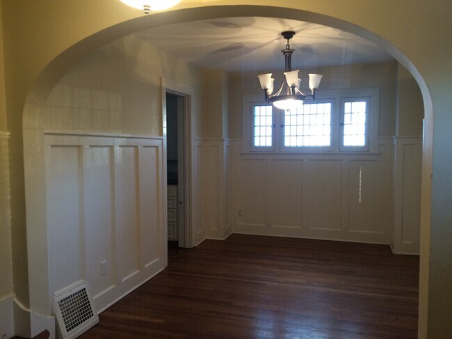 Building Photo - 5112 Nicholas St