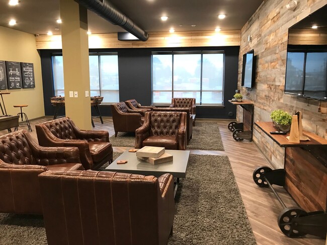 Building Photo - A0 | 1 Bed 1 Bath | 563 sf