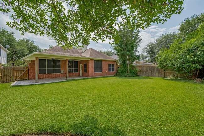 Building Photo - 9502 Willow Crossing Dr