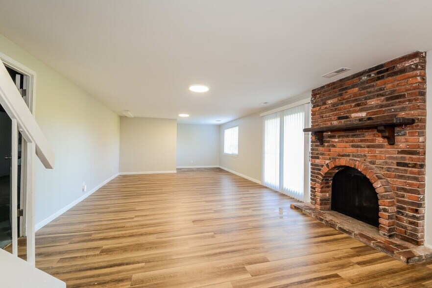 Building Photo - 5305 Springtrail Dr