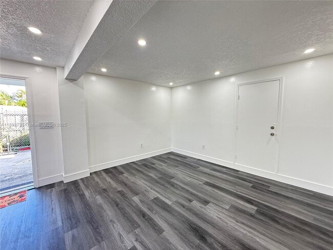 Building Photo - 132 NW 32nd Ct