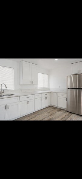 Building Photo - 8921 Cottonwood Ave