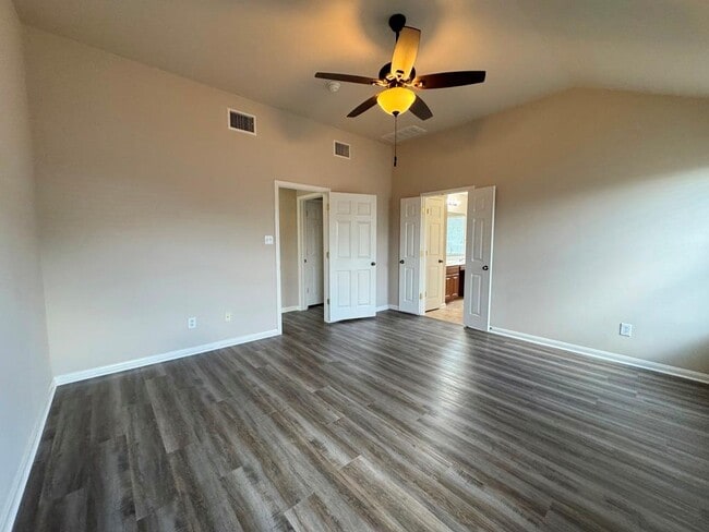 Building Photo - 285 Amber Ash Dr